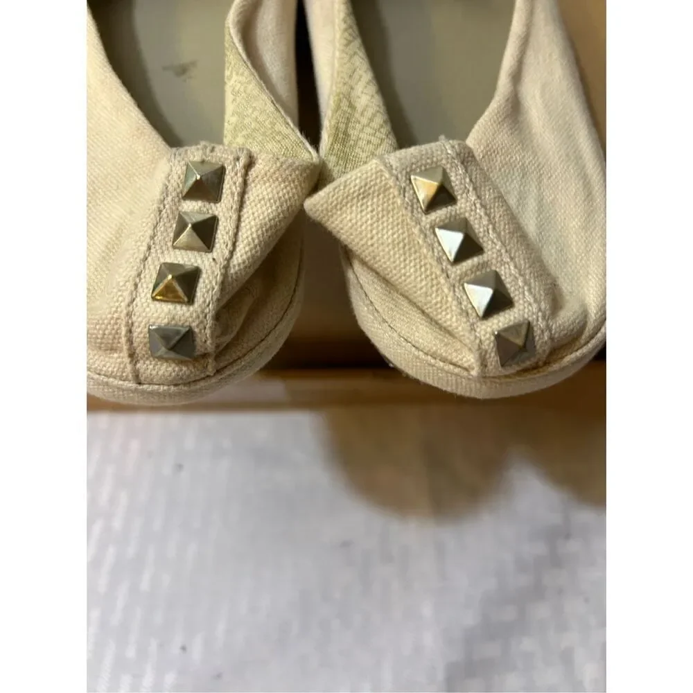 Sanuk women’s 9 loafers sidewalker shoes studs cream color - Picture 5 of 6